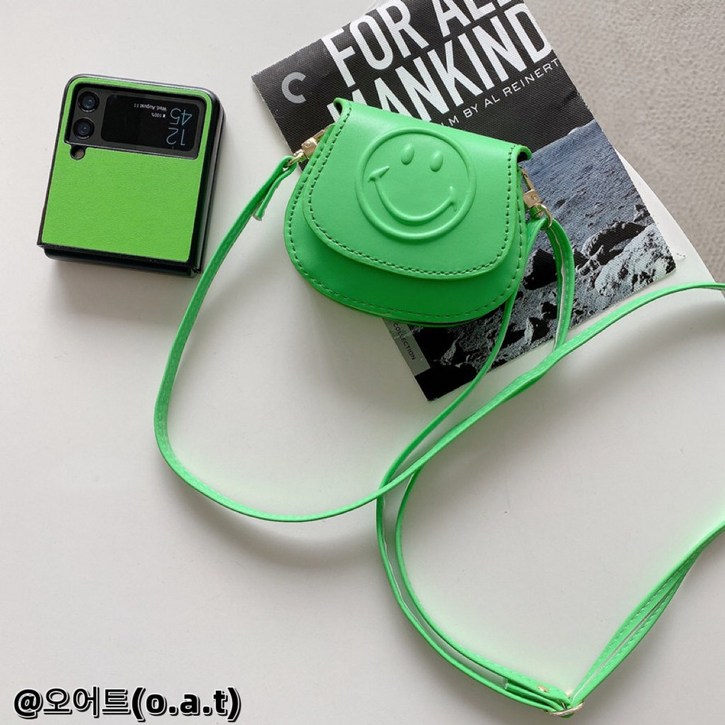 삼성폴더폰 오어트(o.a.t) 인기 삼성 갤럭시 폴더Z Flip3/4 미소 초록색 가죽 핸드폰 케이스