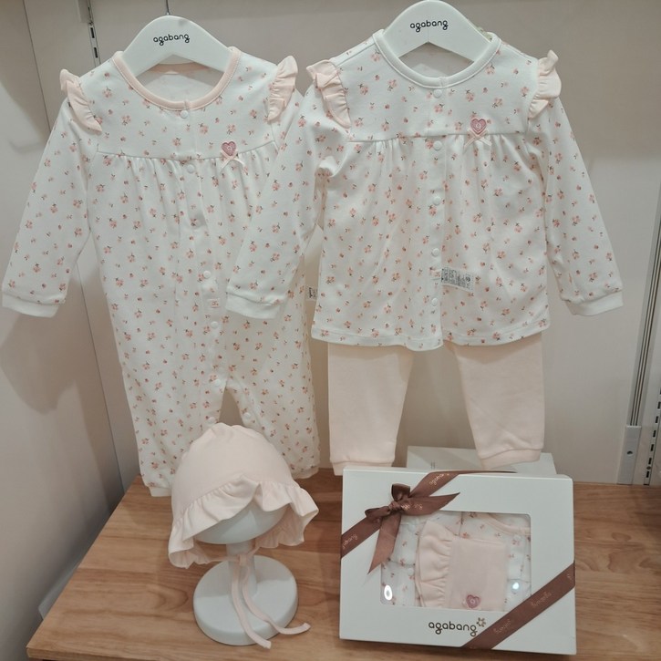 아가방 2025 FW신상~~/내의세트+우주복+모자 선물세트! 4종세트! / 순면100% 부드러운 촉감~/ 신생아 선물세트 100일선물세트/ 신생아! 100일~내복 신생아 우주복~